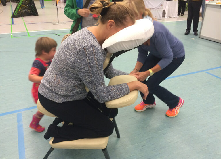 Shiatsu mobile Massage auf dem Stuhl